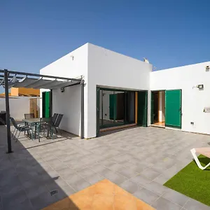 https://mahostly-casa-fika.in-canary-islands.com